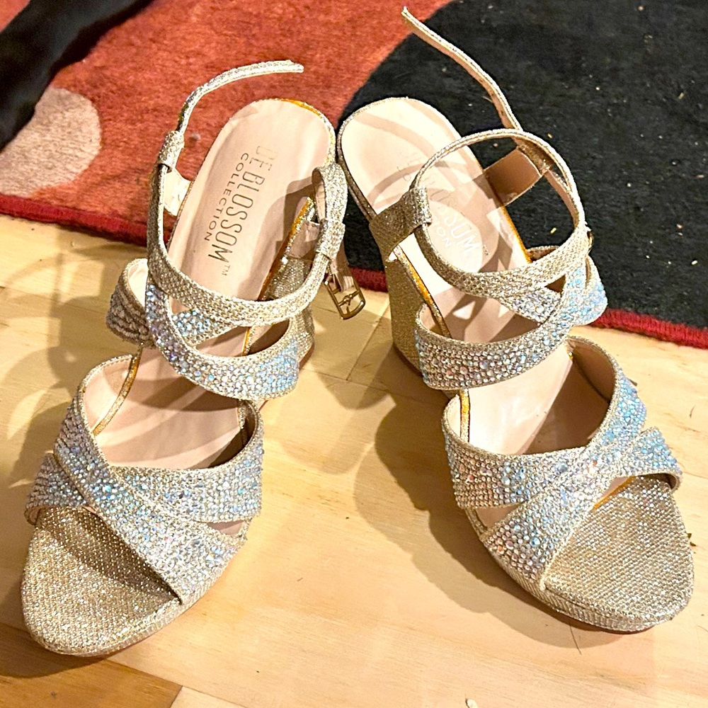 De Blossom collection sparkling champagne strappy heeled sandals. Size 9 EUC.